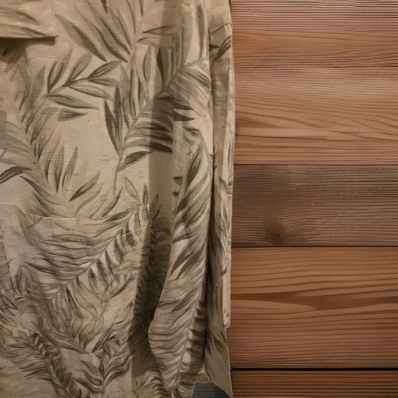 Tommy Bahama Men's Silk Shirt - Size L - Short Sleeve - Pre Owned - Picture 3 of 6